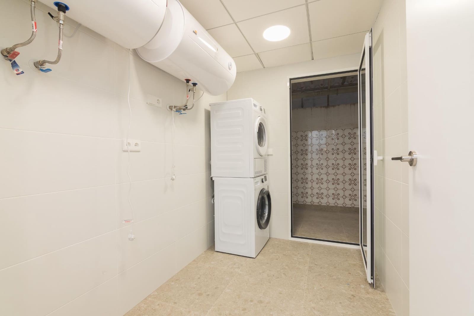 7 quarto Apartamento para arrendar em Elche / Elx - 400 € (Ref: 10100400)