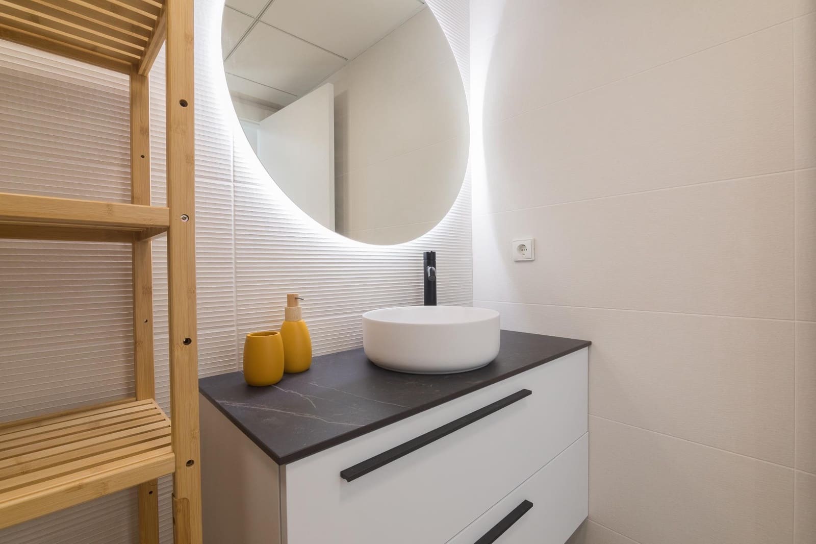 7 quarto Apartamento para arrendar em Elche / Elx - 400 € (Ref: 10100400)