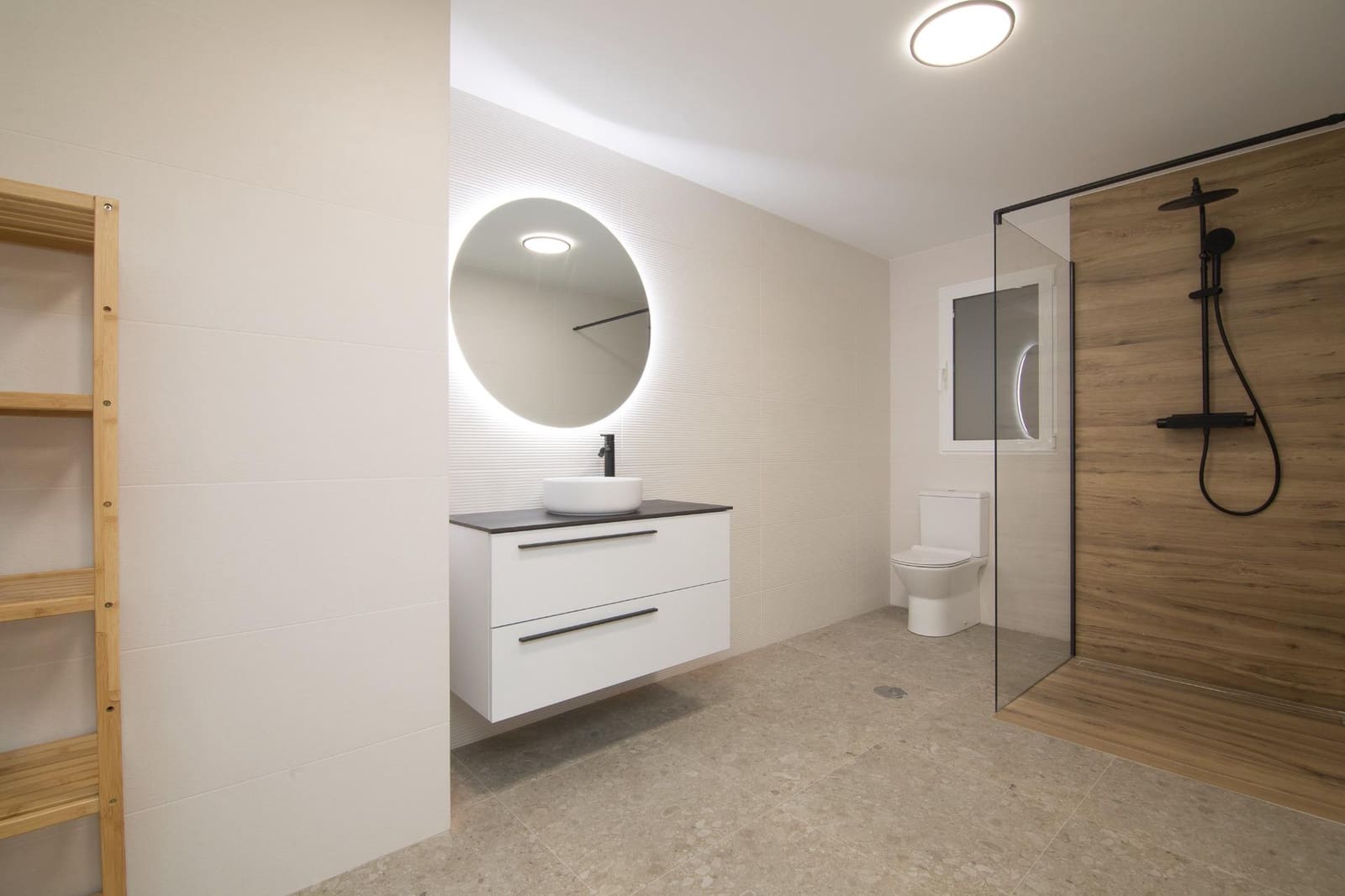 7 quarto Apartamento para arrendar em Elche / Elx - 400 € (Ref: 10100400)