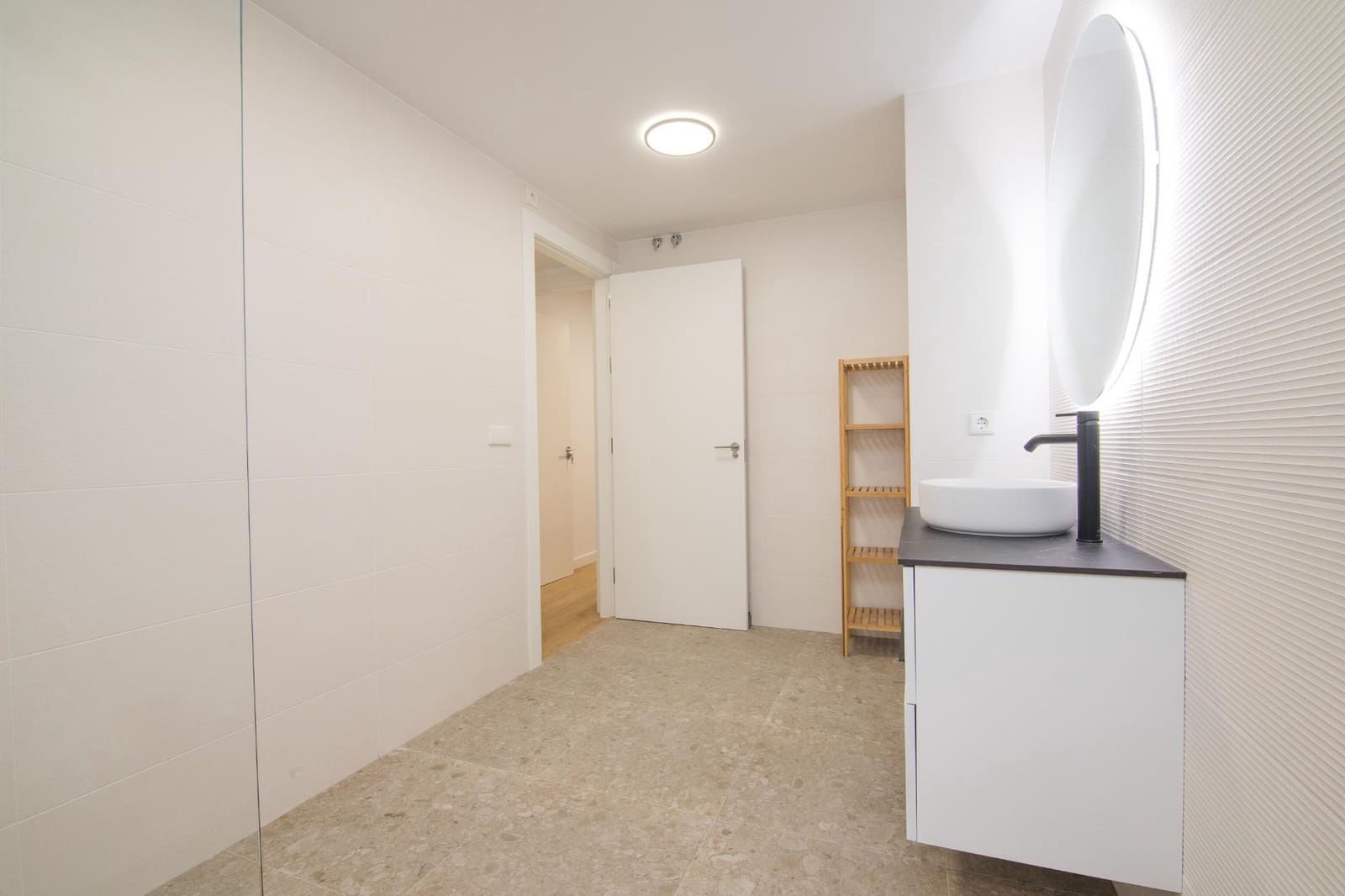 7 quarto Apartamento para arrendar em Elche / Elx - 400 € (Ref: 10100400)