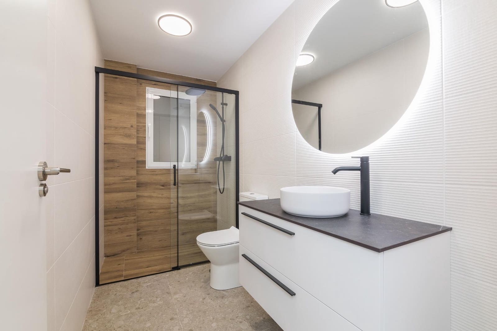 7 quarto Apartamento para arrendar em Elche / Elx - 400 € (Ref: 10100400)