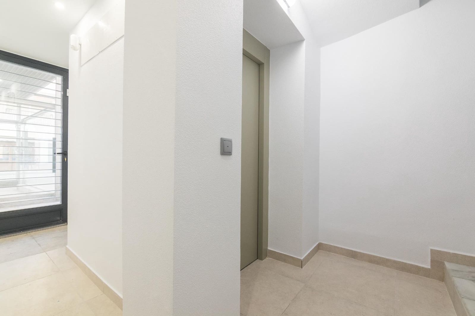 Piso de 2 habitaciones en Elche / Elx en alquiler - 875 € (Ref: 8202058)