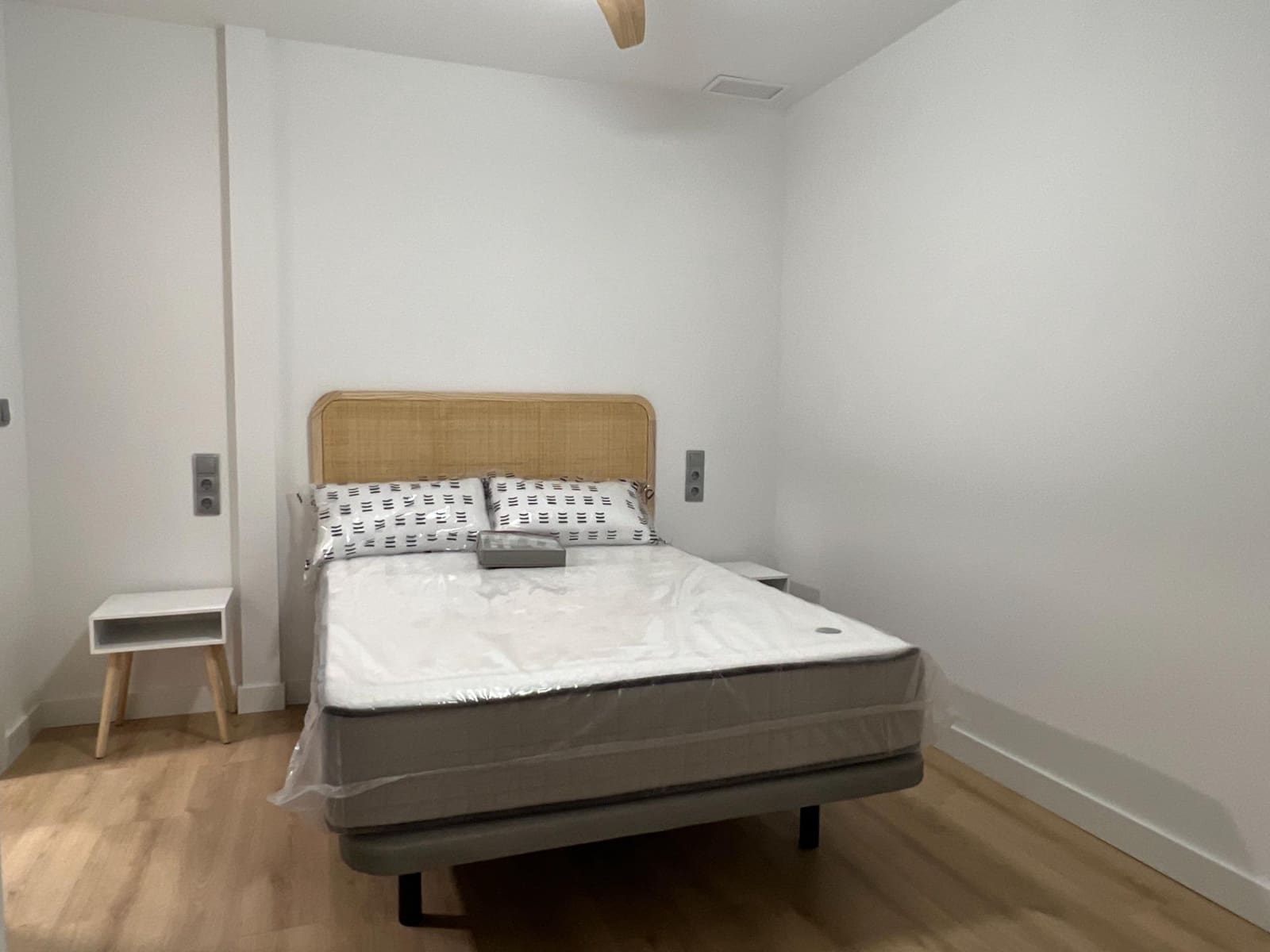 Piso de 2 habitaciones en Elche / Elx en alquiler - 875 € (Ref: 8202058)