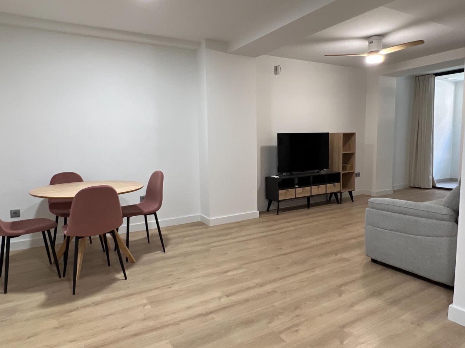 Piso de 2 habitaciones en Elche / Elx en alquiler - 875 € (Ref: 8202058)