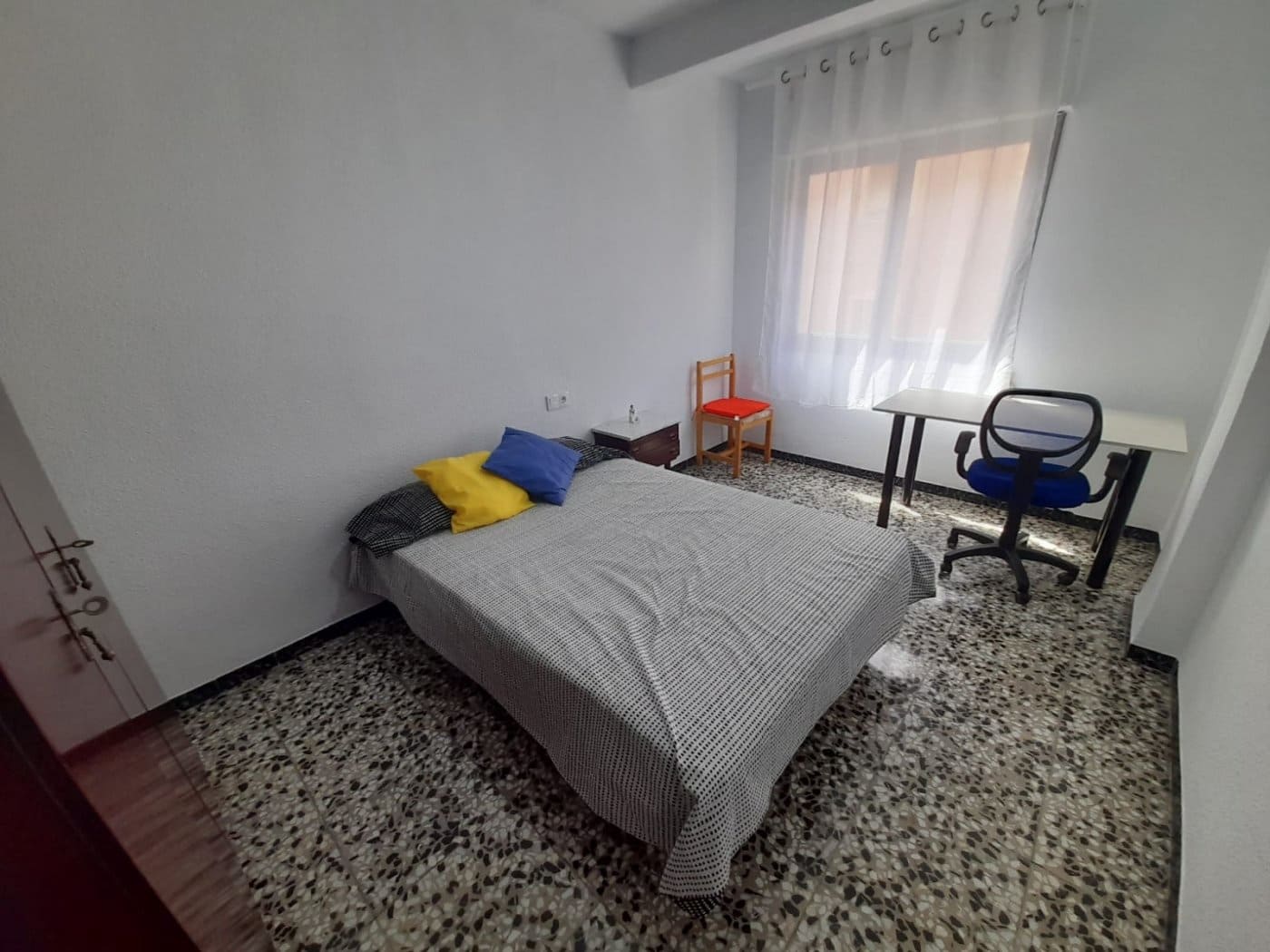4 Zimmer Wohnung zu vermieten in Elche / Elx - 320 € (Ref: 8415657)