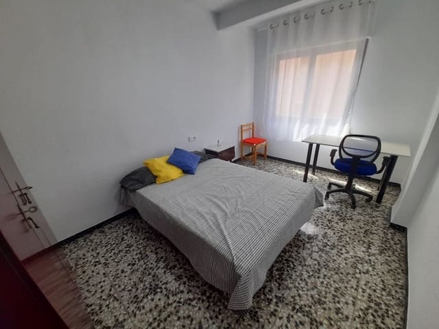 4 slaapkamer Flat te huur in Altabix, Elche / Elx - € 320 (Ref: 8415657)