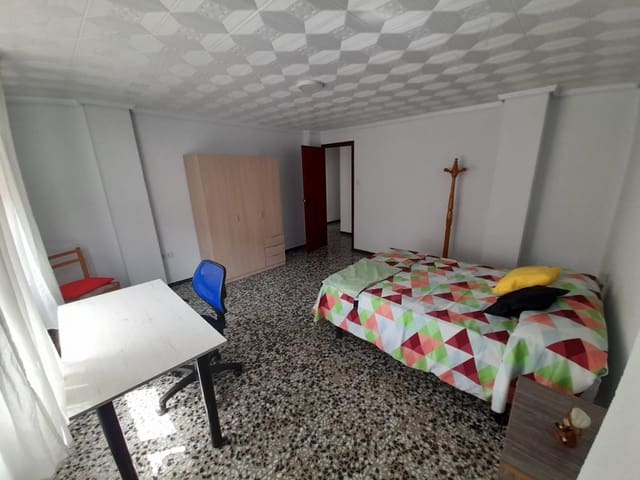4 slaapkamer Flat te huur in Altabix, Elche / Elx - € 320 (Ref: 8415657)