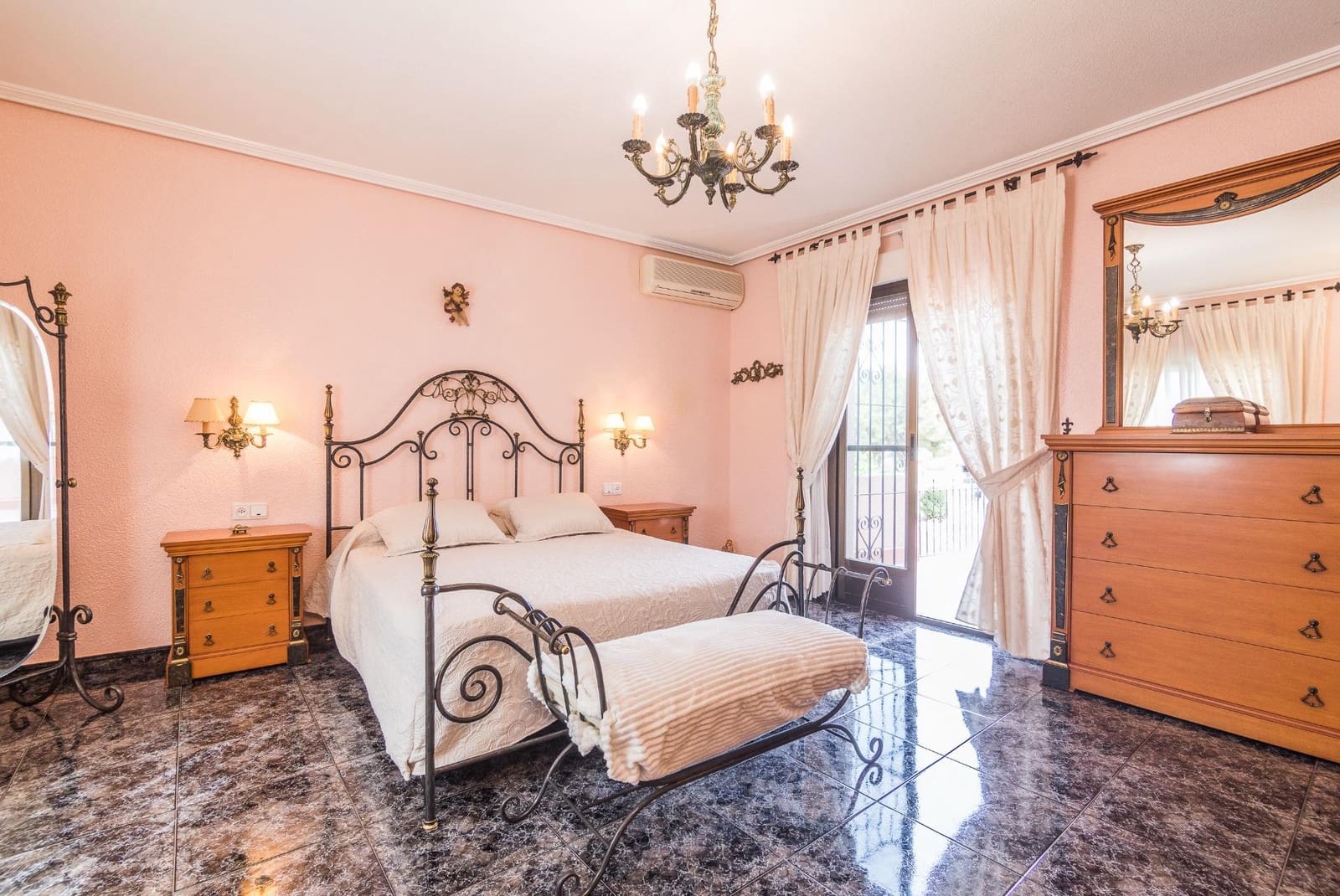 5 soveværelse Villa til salg i Elche / Elx med swimmingpool - € 390.000 (Ref: 8426335)