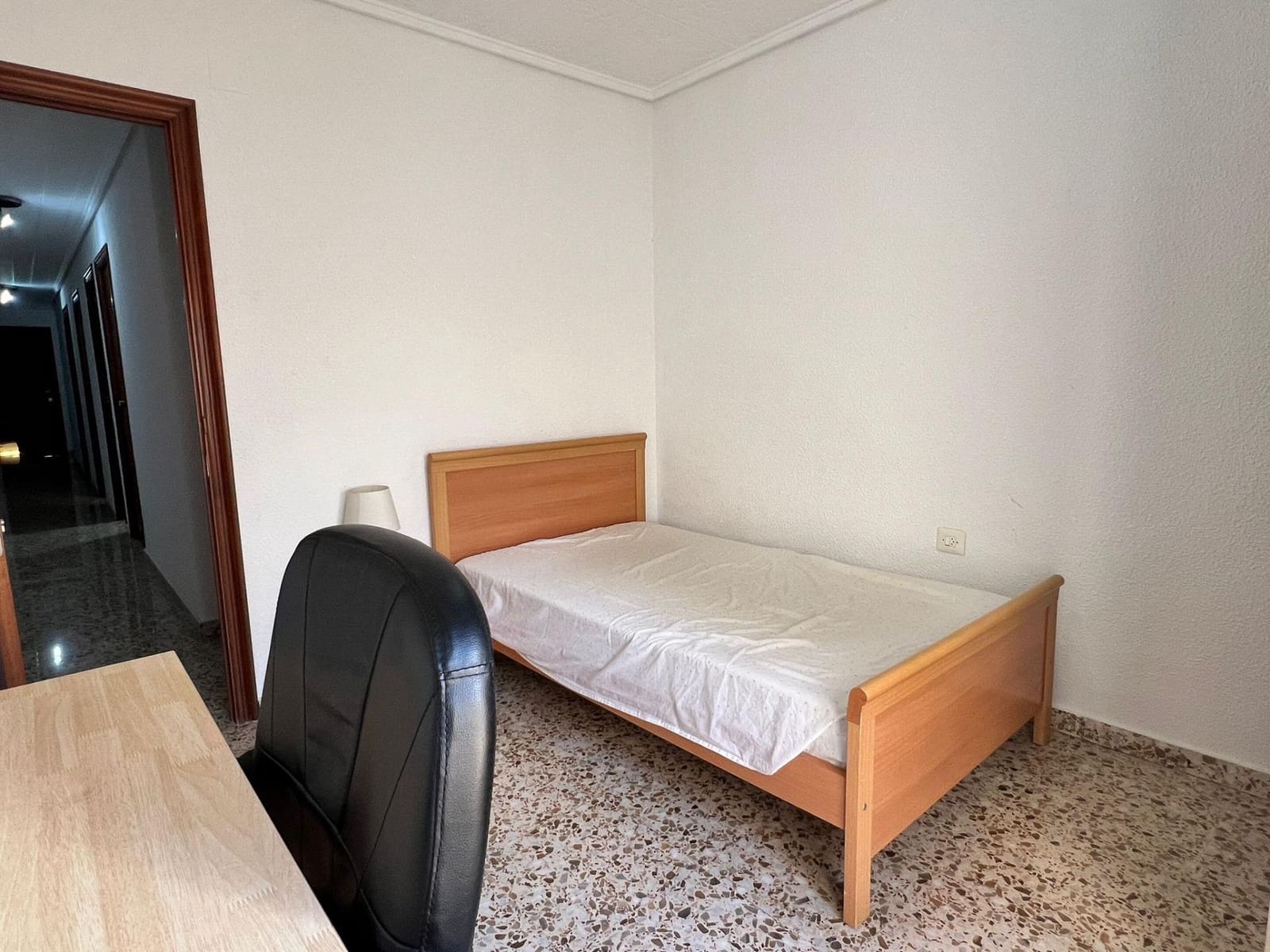 4 soveværelse Lejlighed til leje i Elche / Elx - € 300 (Ref: 8542134)