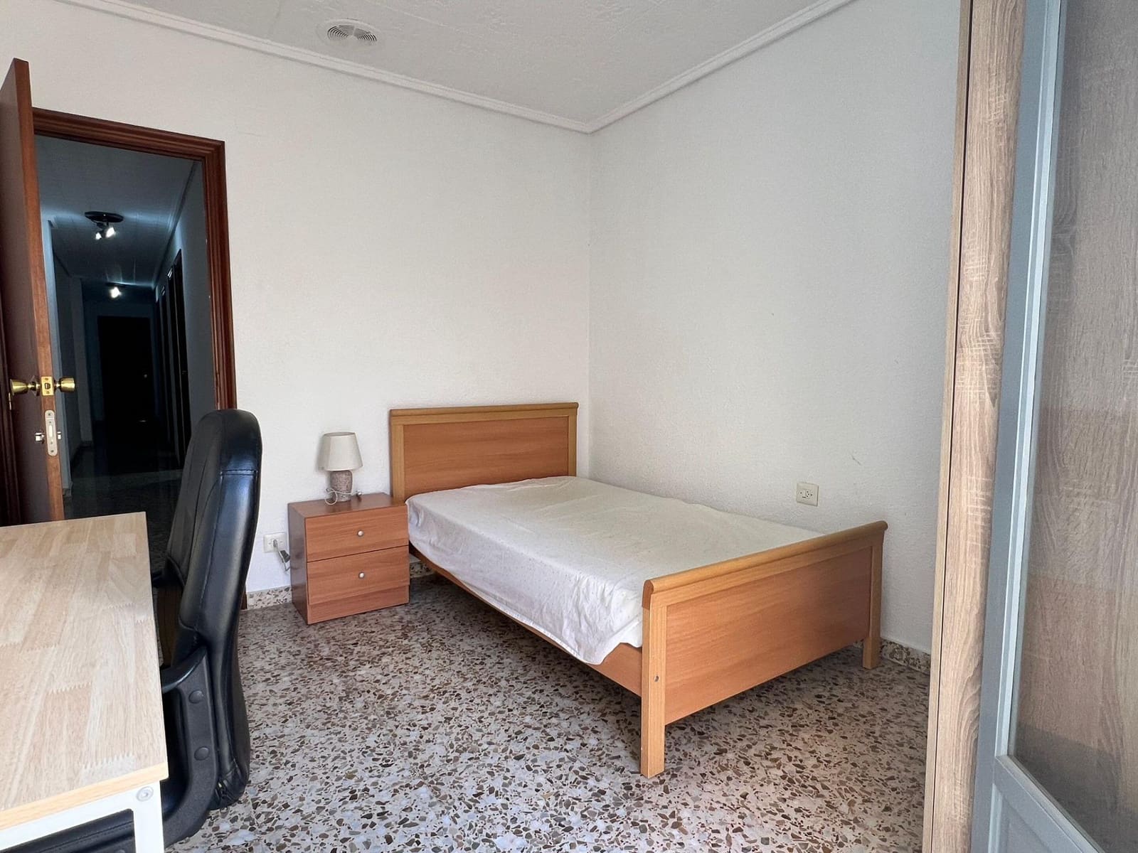 4 soveværelse Lejlighed til leje i Elche / Elx - € 300 (Ref: 8542134)