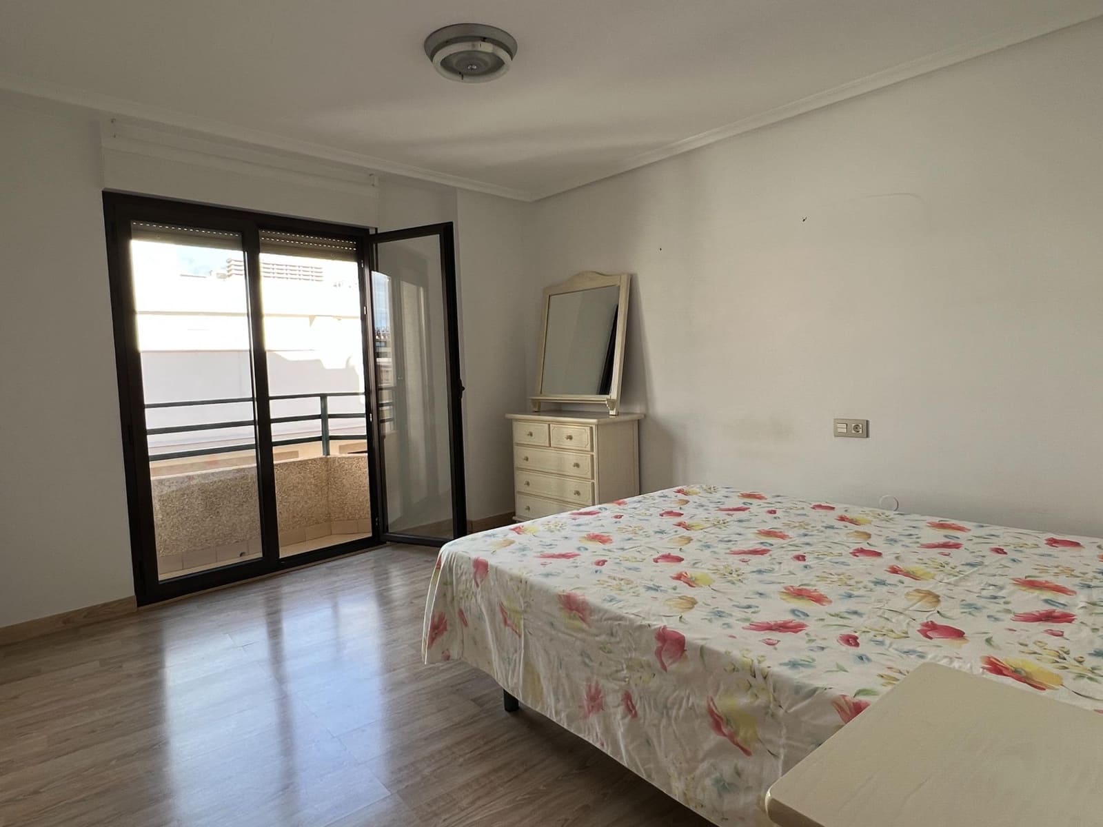 3 soverom Penthouse til leie i Elche / Elx - € 925 (Ref: 8672952)