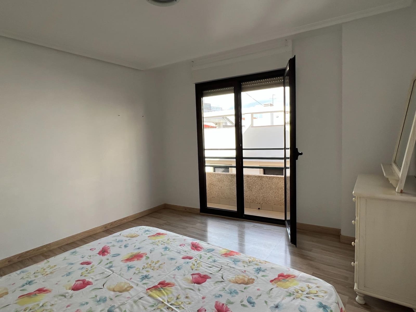 3 soverom Penthouse til leie i Elche / Elx - € 925 (Ref: 8672952)
