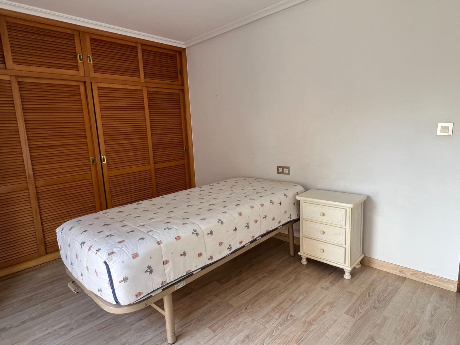 3 soverom Penthouse til leie i Elche / Elx - € 925 (Ref: 8672952)