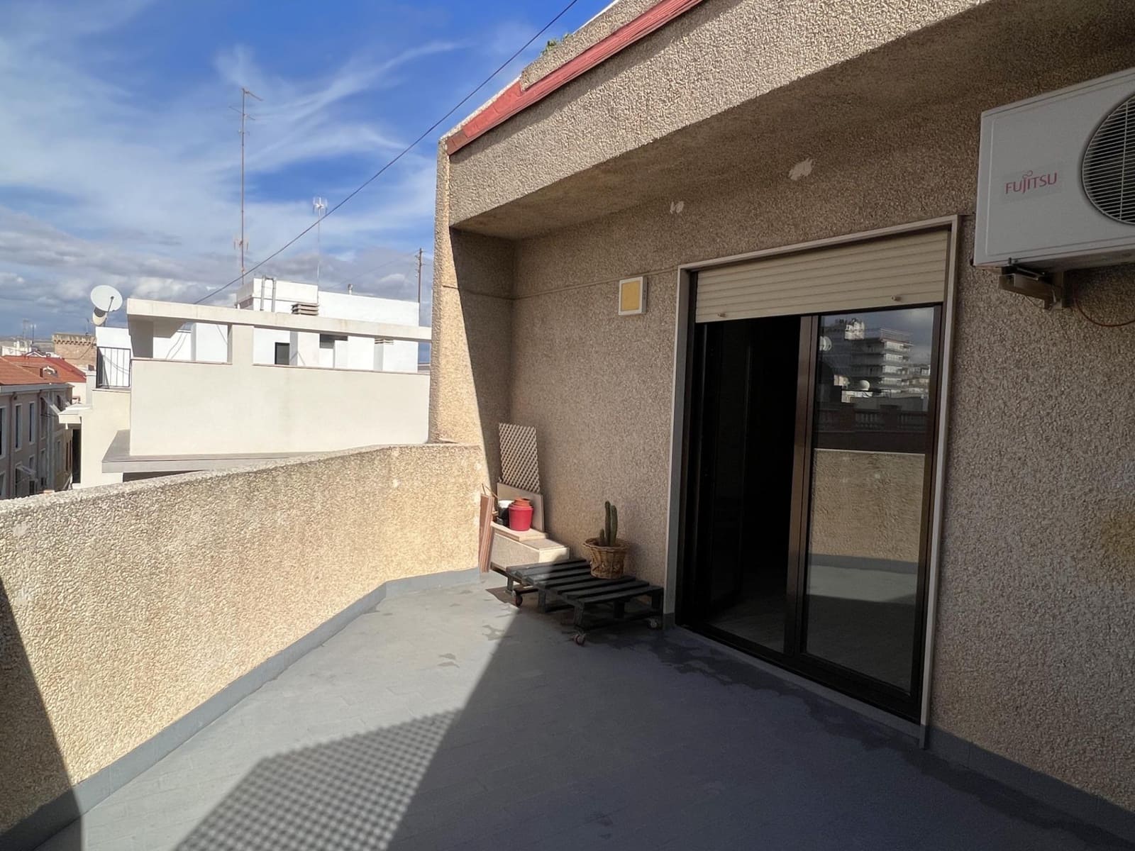 3 soverom Penthouse til leie i Elche / Elx - € 925 (Ref: 8672952)