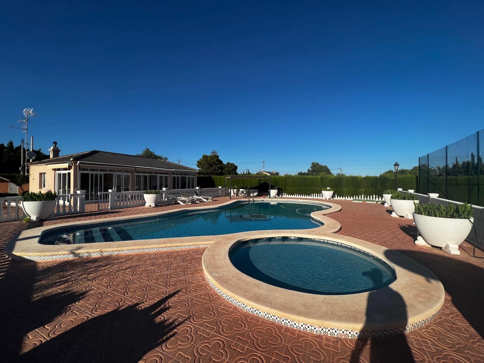 6 bedroom Villa for sale in Perleta with pool garage - € 950,000 (Ref: 8699853)