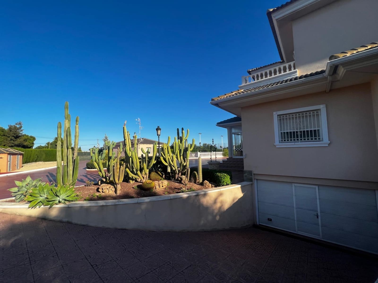 6 bedroom Villa for sale in Perleta with pool garage - € 950,000 (Ref: 8699853)