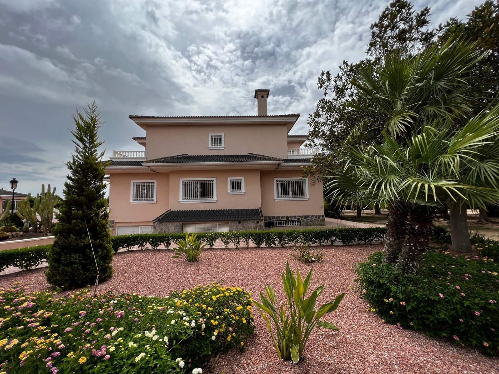 6 bedroom Villa for sale in Perleta with pool garage - € 950,000 (Ref: 8699853)