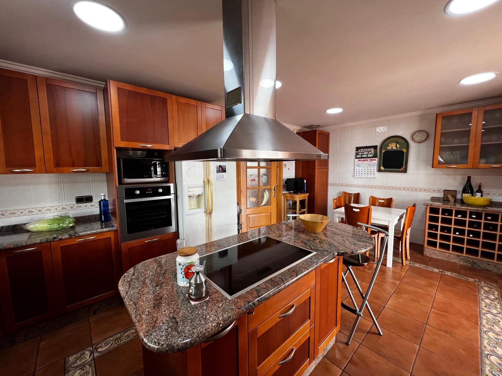 6 bedroom Villa for sale in Perleta with pool garage - € 950,000 (Ref: 8699853)