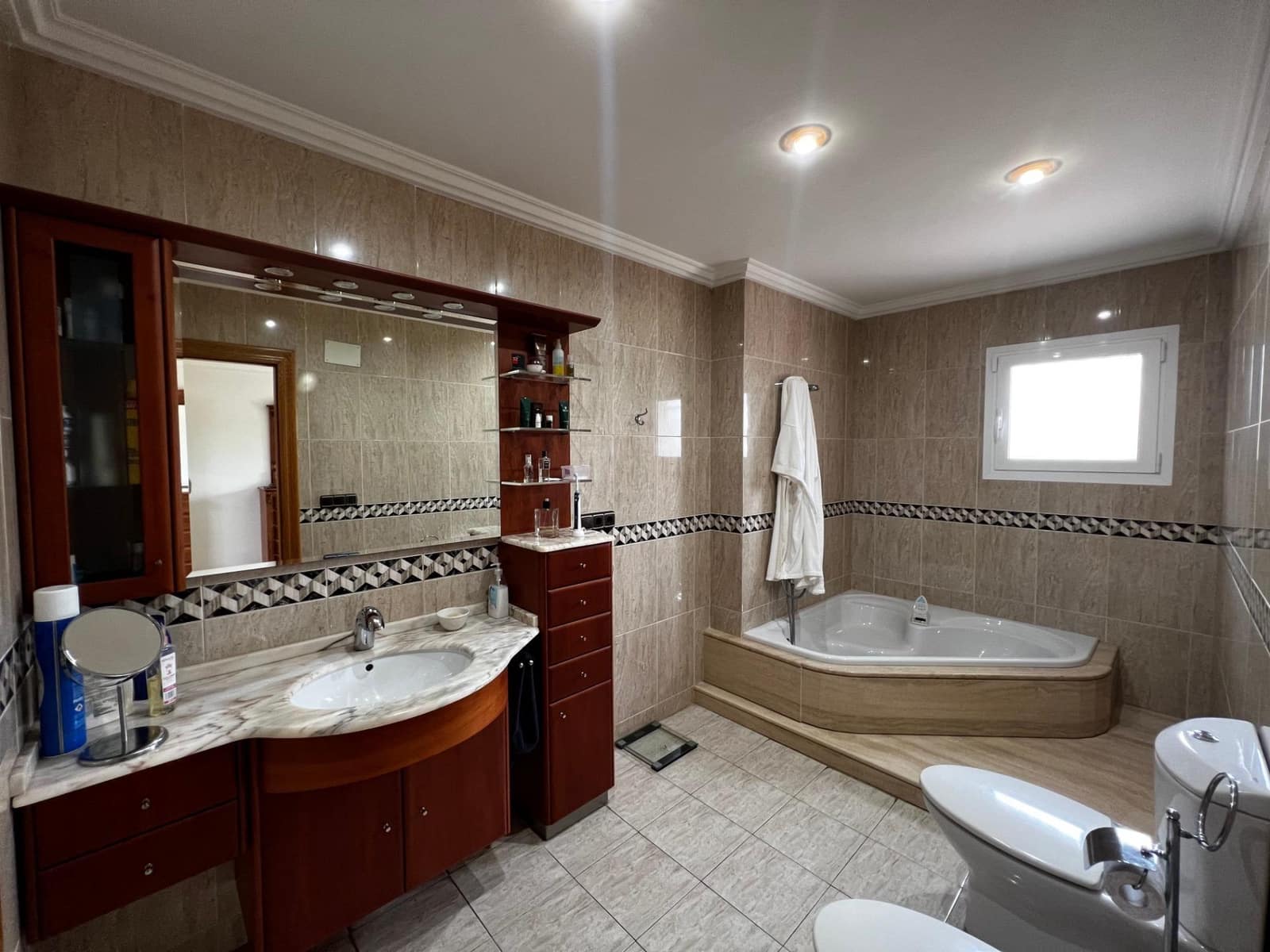 6 bedroom Villa for sale in Perleta with pool garage - € 950,000 (Ref: 8699853)