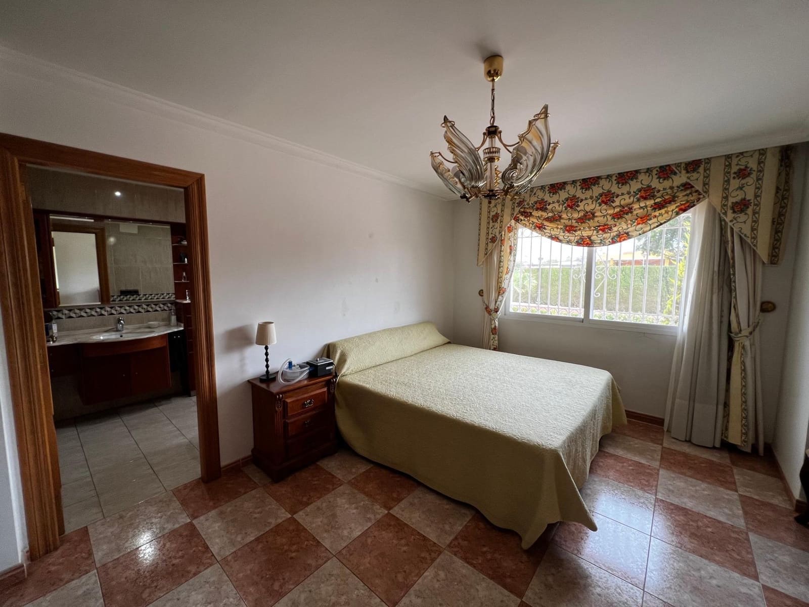 6 bedroom Villa for sale in Perleta with pool garage - € 950,000 (Ref: 8699853)