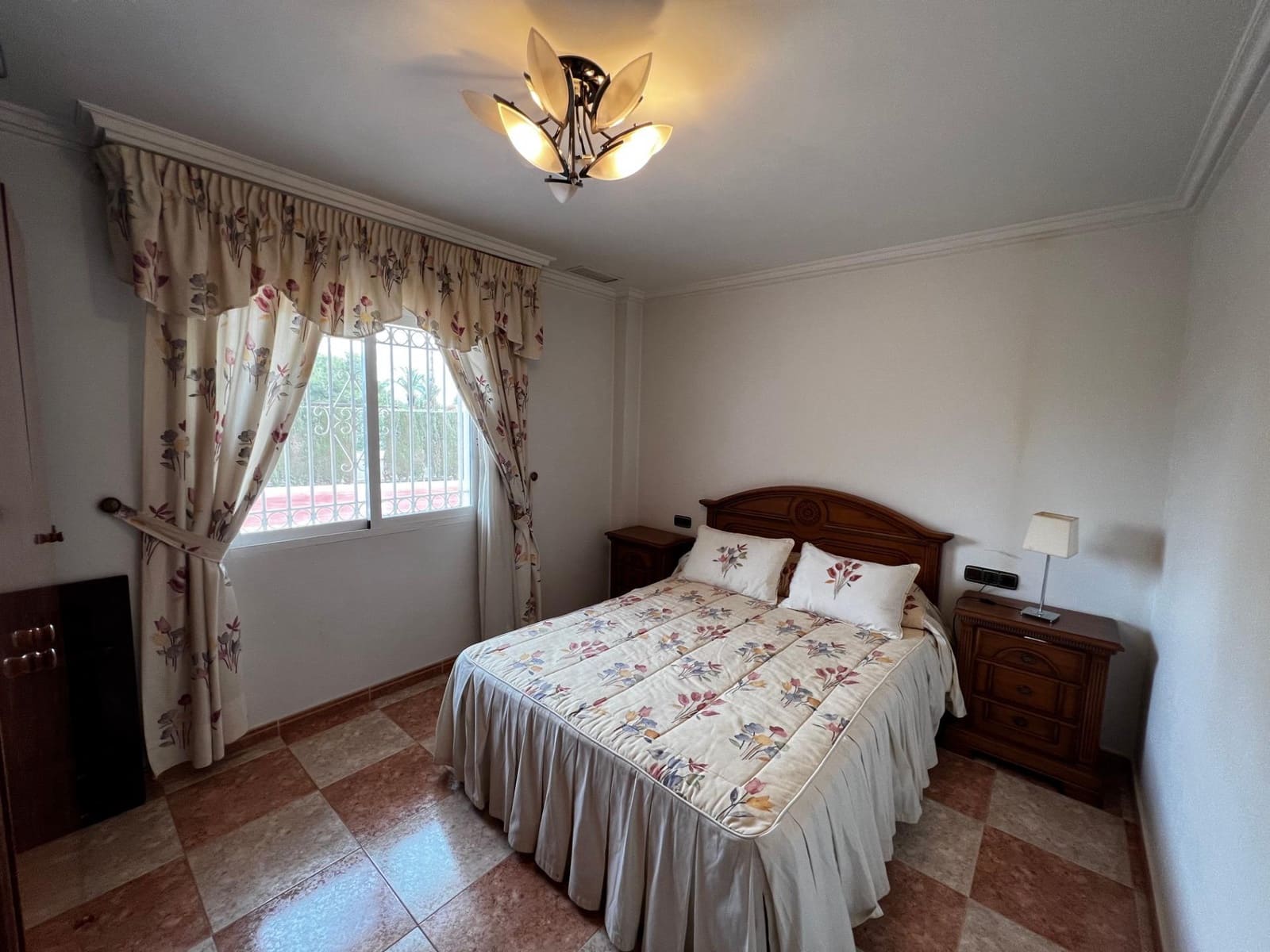 6 bedroom Villa for sale in Perleta with pool garage - € 950,000 (Ref: 8699853)