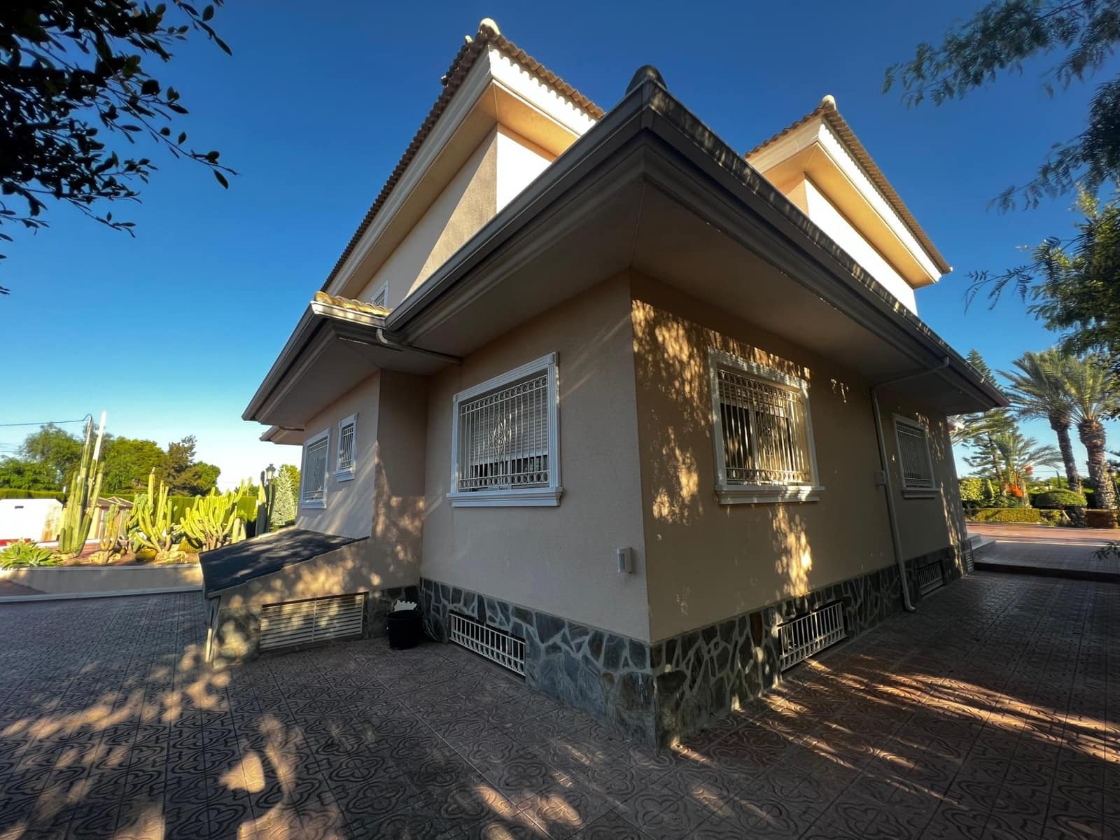 6 bedroom Villa for sale in Perleta with pool garage - € 950,000 (Ref: 8699853)