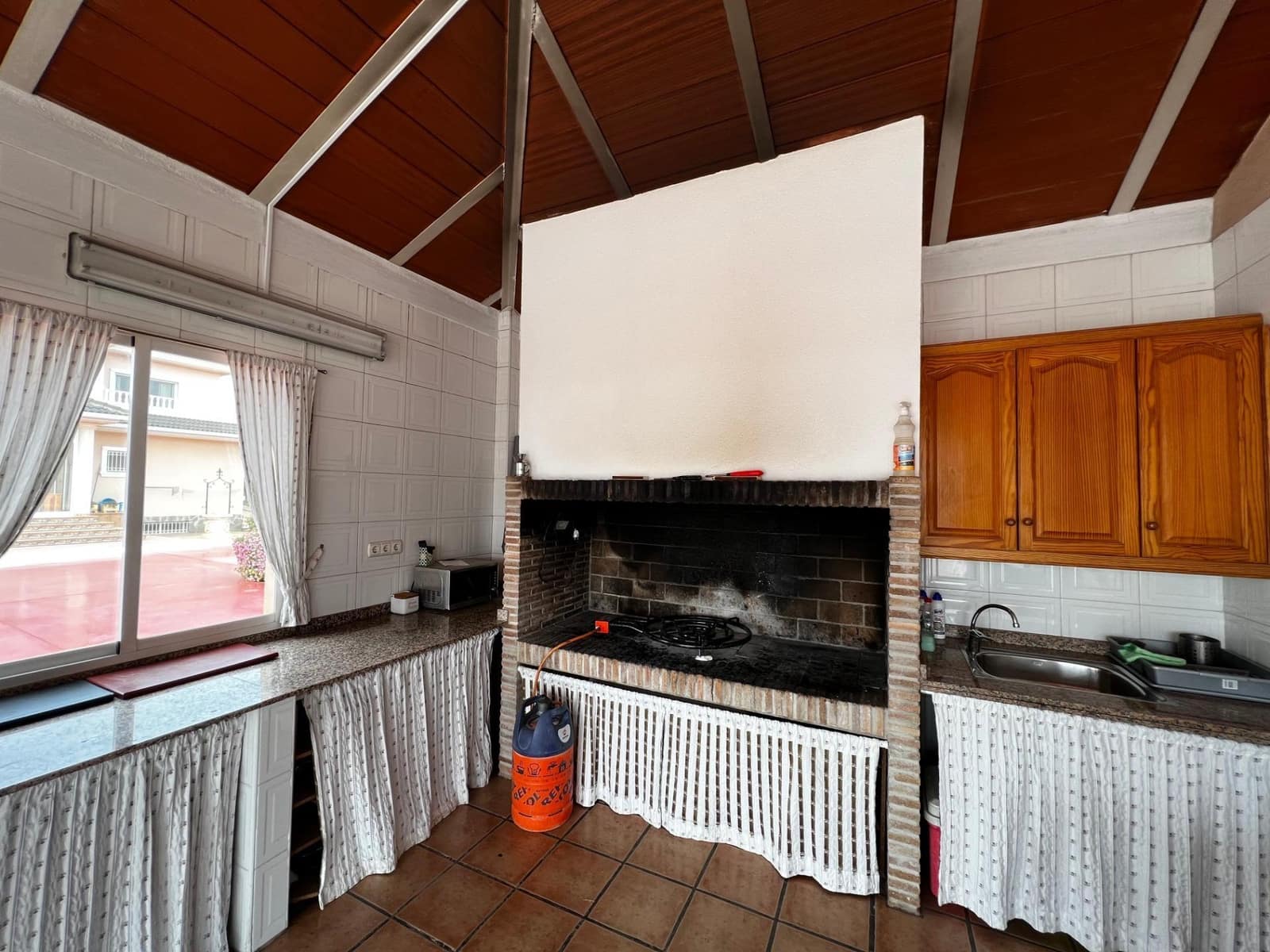 6 bedroom Villa for sale in Perleta with pool garage - € 950,000 (Ref: 8699853)