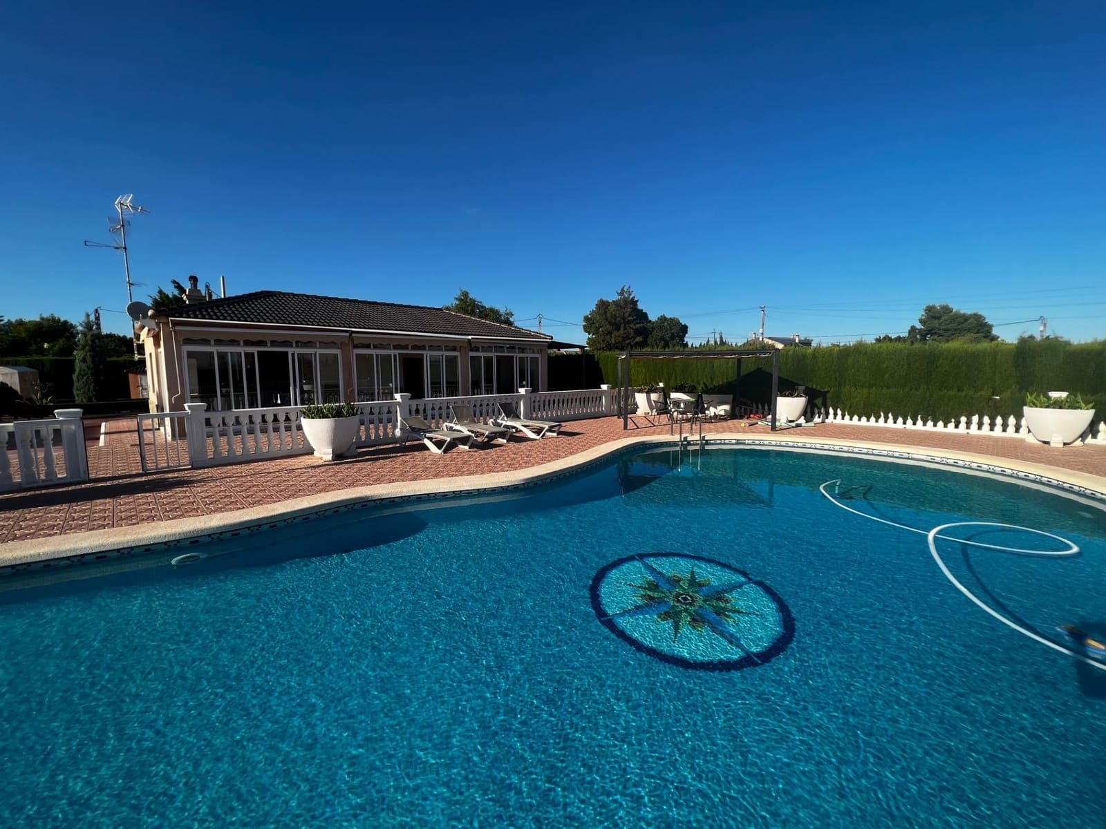 6 bedroom Villa for sale in Perleta with pool garage - € 950,000 (Ref: 8699853)