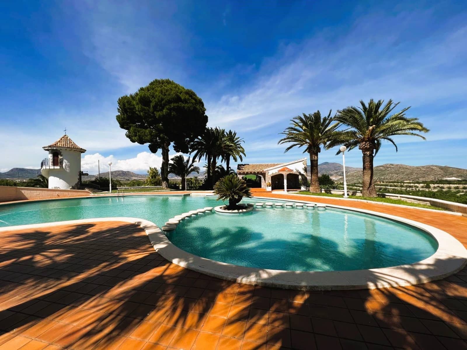 13 soveværelse Finca/Landehus til salg i Monovar / Monover med swimmingpool garage - € 7.000.000 (Ref: 8699855)