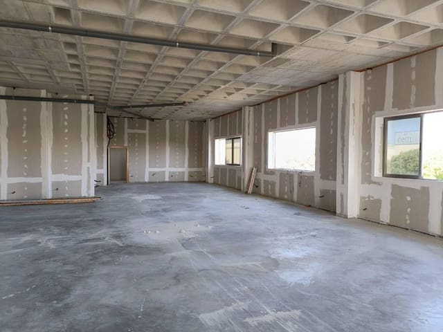 Business for rent in Elche / Elx with garage - € 3,500 (Ref: 8699861)