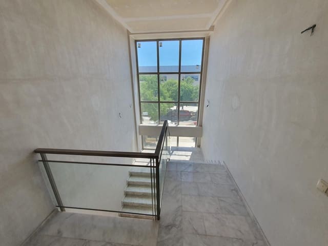 Business for rent in Elche / Elx with garage - € 3,500 (Ref: 8699861)