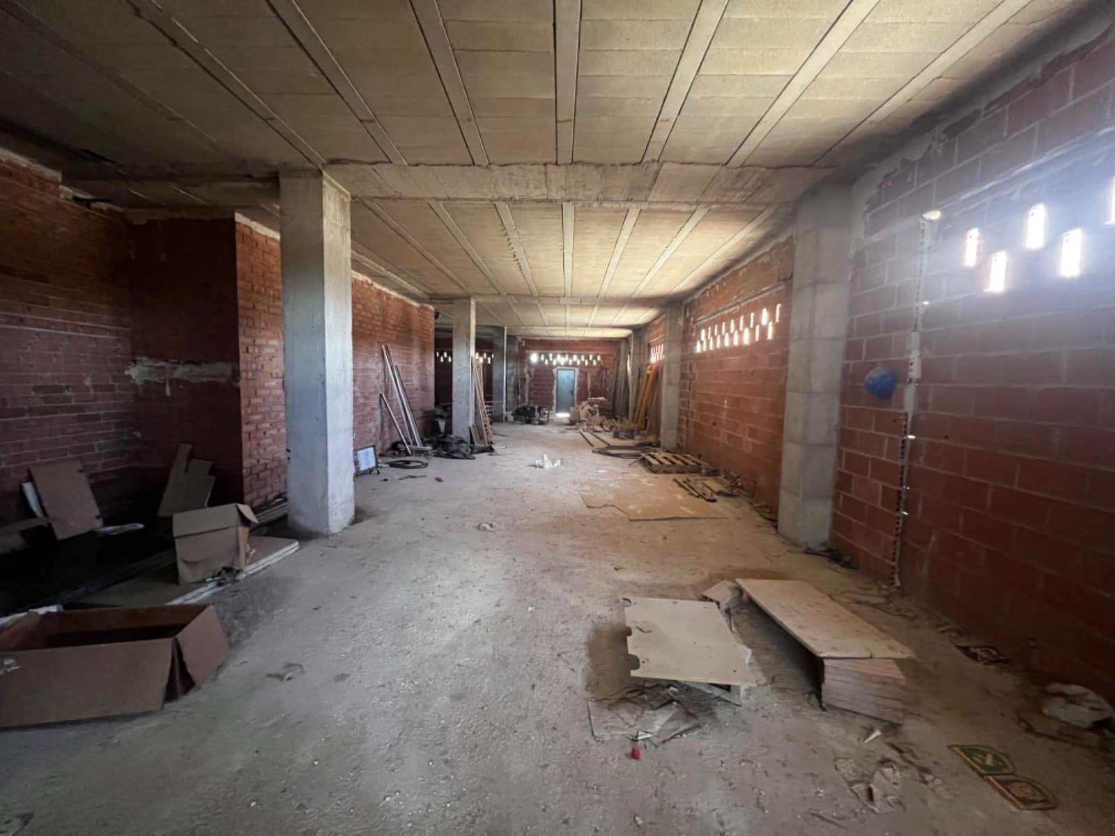 Comercial para arrendar em Elche / Elx - 2 460 € (Ref: 8699869)