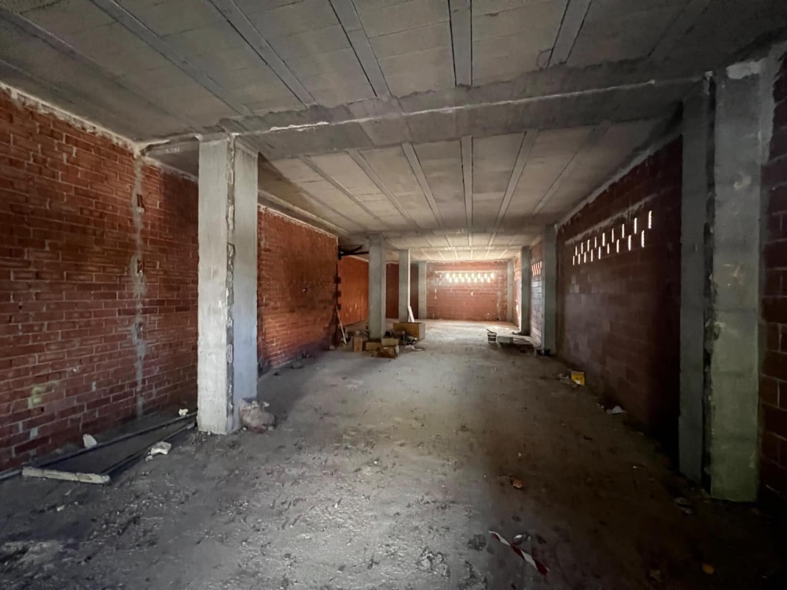 Comercial para arrendar em Elche / Elx - 2 460 € (Ref: 8699869)