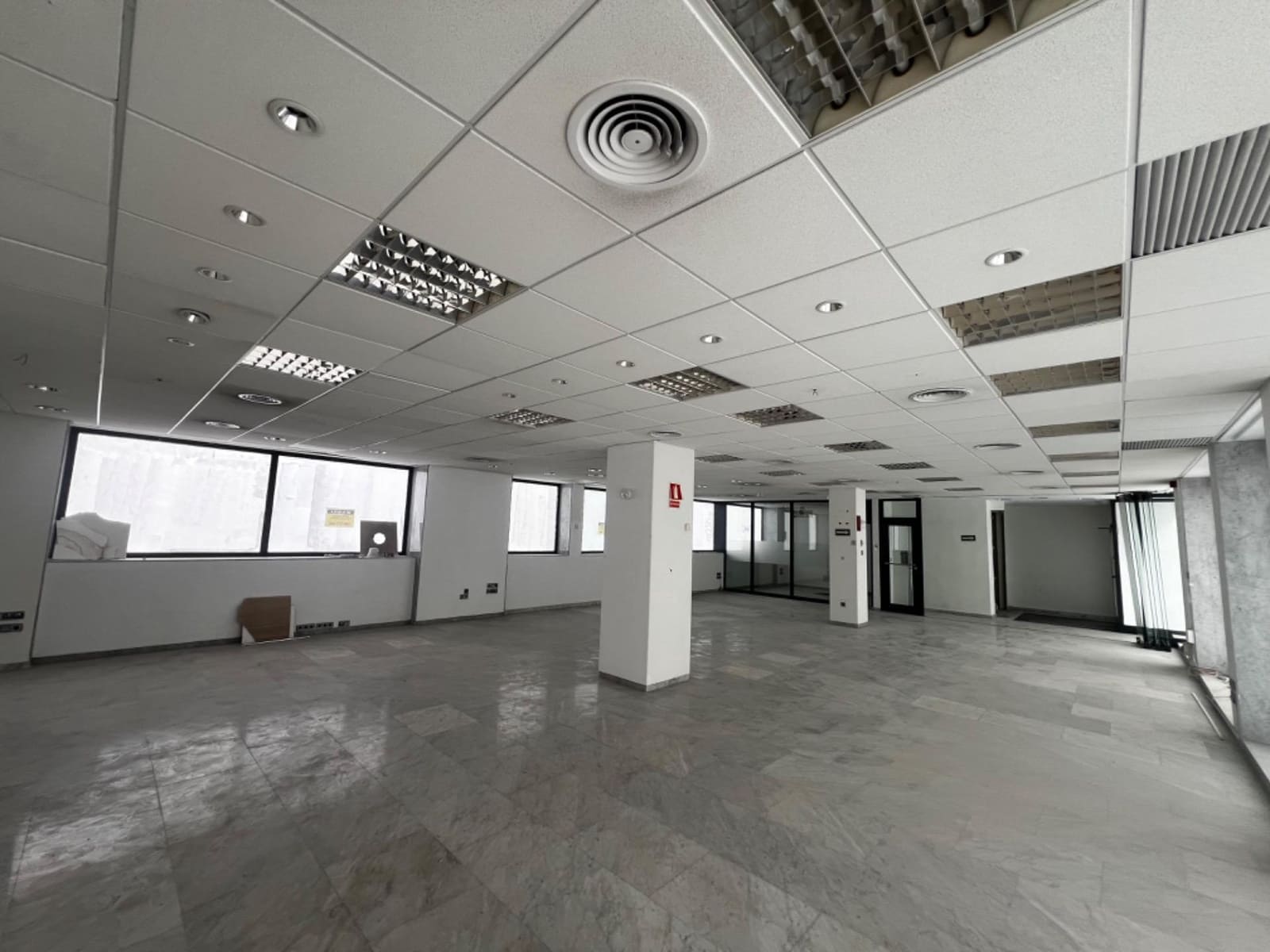 Gewerbe zu vermieten in Elche / Elx - 3.000 € (Ref: 8699887)