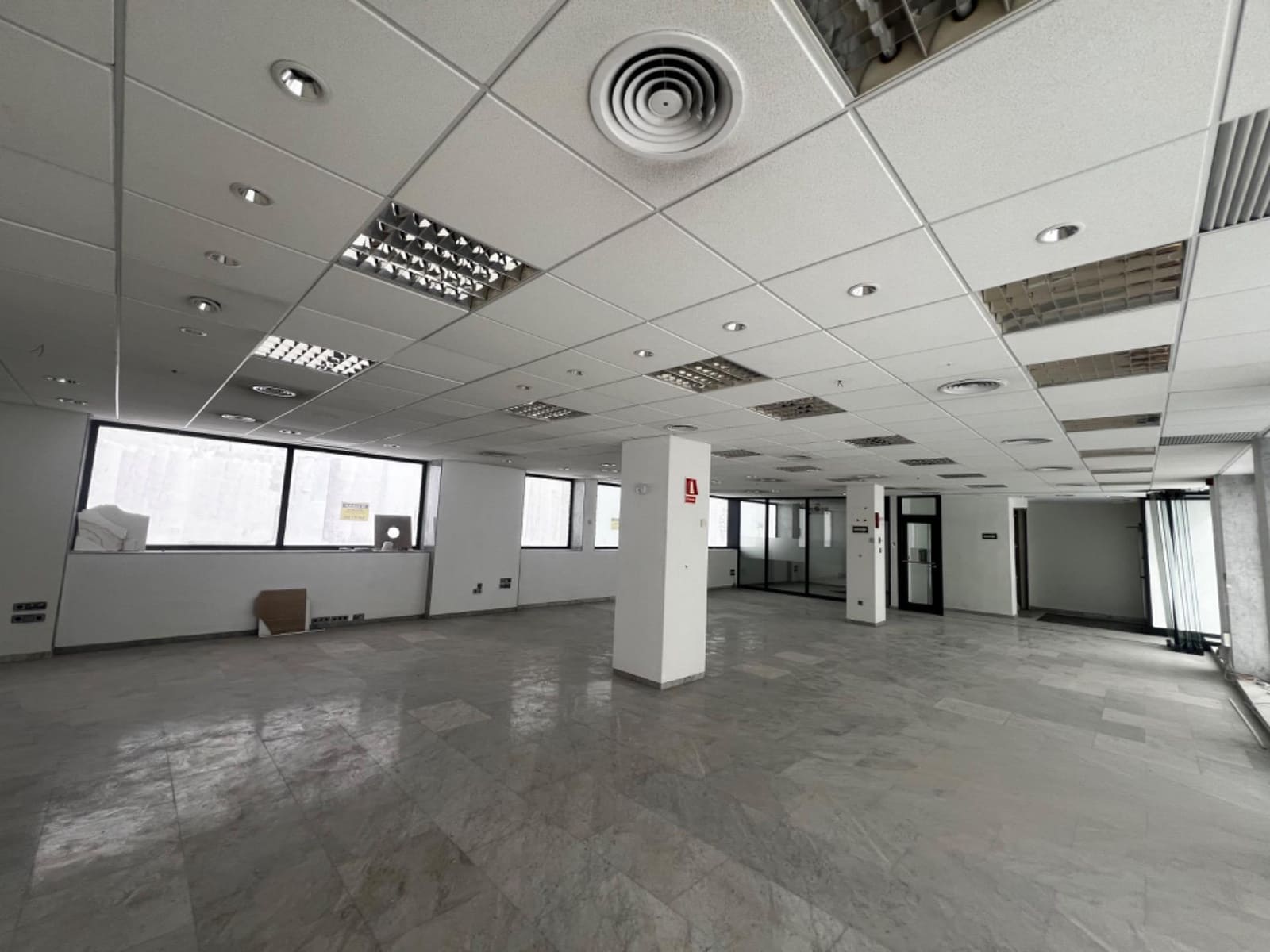 Gewerbe zu vermieten in Elche / Elx - 3.000 € (Ref: 8699887)