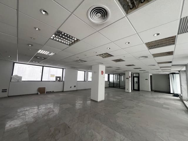 Local Commercial à louer à Elche / Elx - 3 000 € (Ref: 8699887)