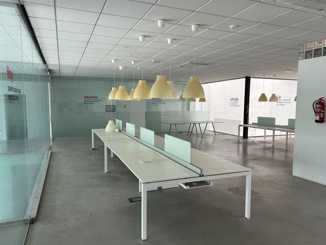 Virksomhed til leje i Torrellano, Elche / Elx med garage - € 6.000 (Ref: 8851957)