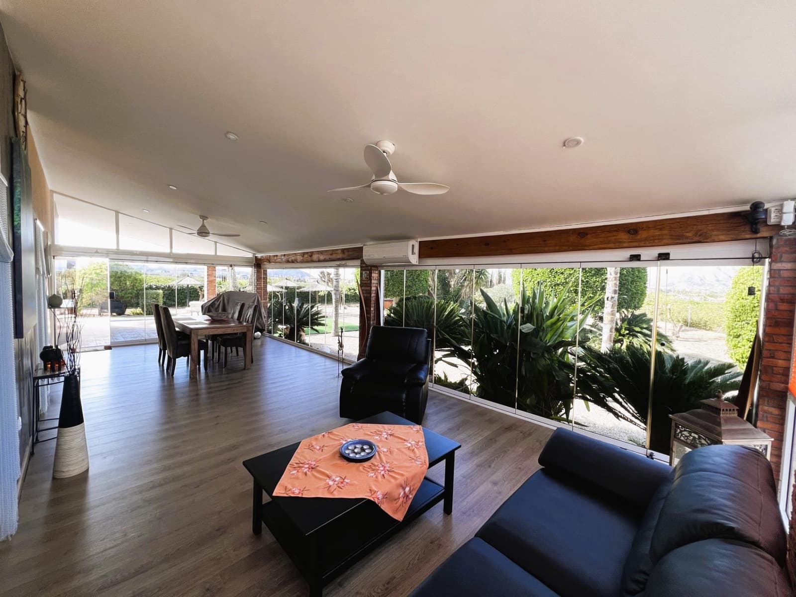 4 slaapkamer Villa te koop in Jacarilla met zwembad garage - € 559.900 (Ref: 8854812)