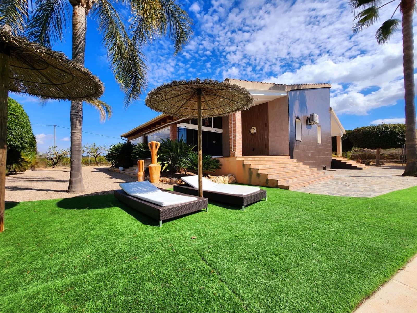 4 slaapkamer Villa te koop in Jacarilla met zwembad garage - € 559.900 (Ref: 8854812)