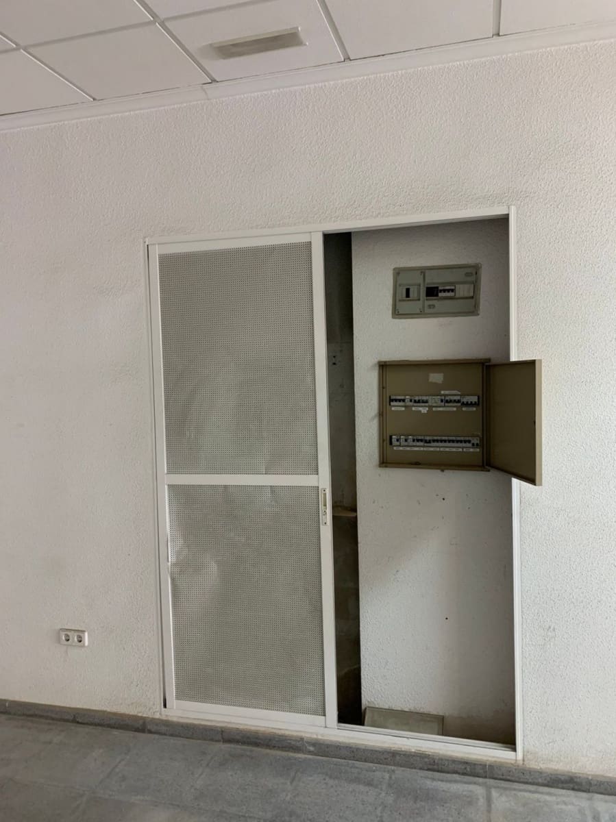 Erhverv til salg i Elche / Elx - € 195.000 (Ref: 8857373)