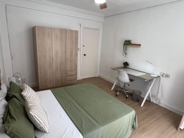 4 soveværelse Lejlighed til leje i El Pla de Sant Josep - L'Asil, Elche / Elx - € 1.200 (Ref: 8879846)