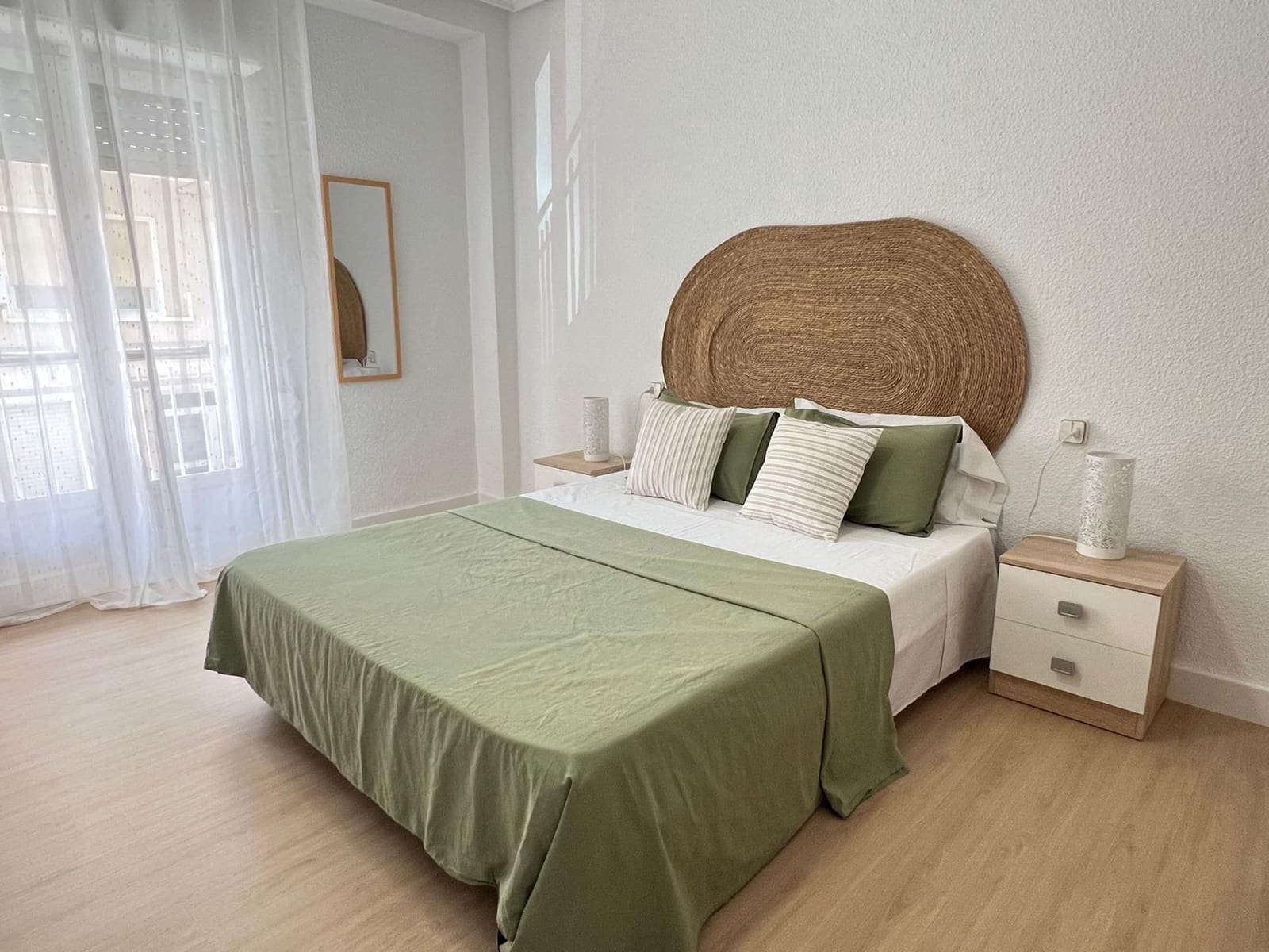 4 soveværelse Lejlighed til leje i Elche / Elx - € 1.200 (Ref: 8879846)