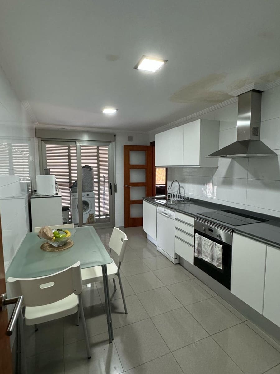 3 soveværelse Lejlighed til leje i Elche / Elx med swimmingpool garage - € 1.250 (Ref: 8923730)
