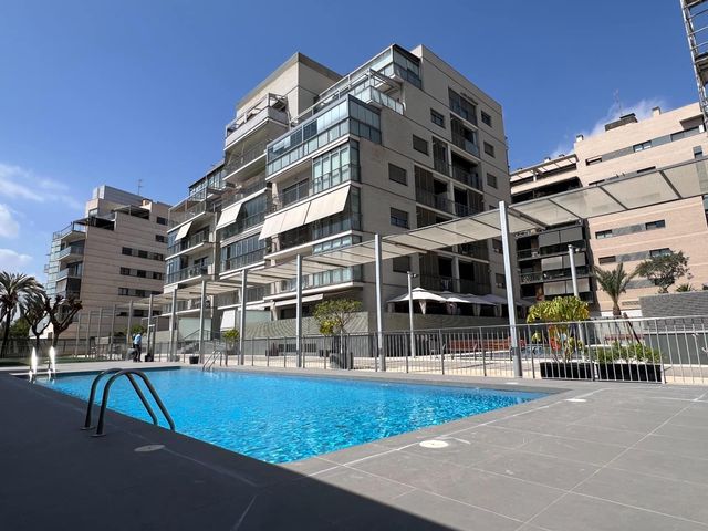 3 soveværelse Lejlighed til leje i Nou Altabix, Elche / Elx med swimmingpool garage - € 1.250 (Ref: 8923730)