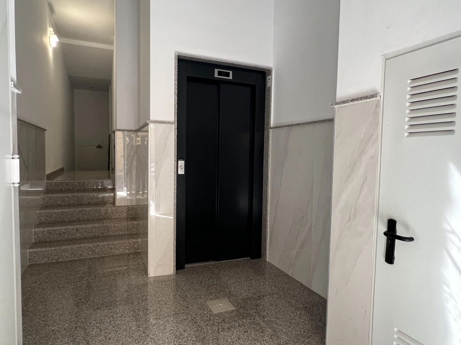 2 quarto Apartamento para arrendar em Elche / Elx - 790 € (Ref: 8926286)