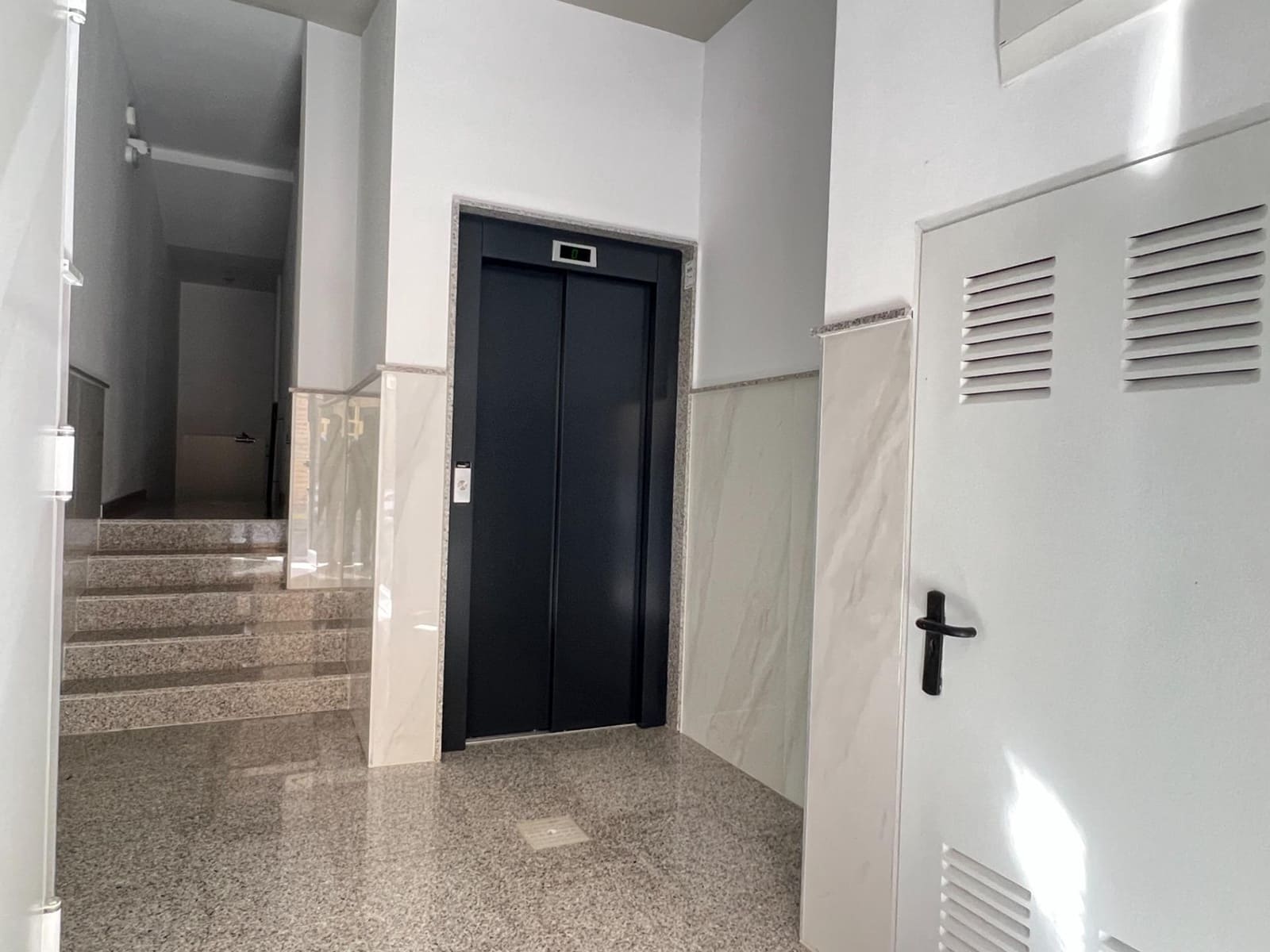 2 quarto Apartamento para arrendar em Elche / Elx - 790 € (Ref: 8926286)