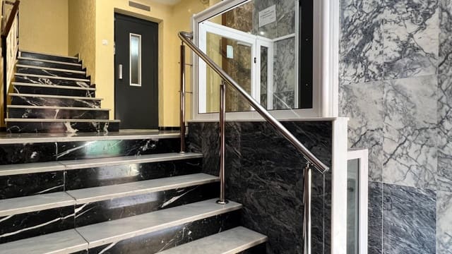 Piso de 4 habitaciones en Elche / Elx en venta - 223.000 € (Ref: 8938593)