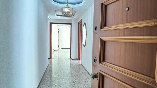 Piso de 4 habitaciones en Elche / Elx en venta - 223.000 € (Ref: 8938593)