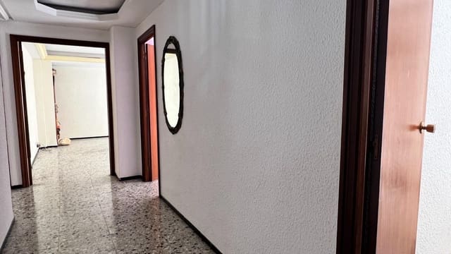 Piso de 4 habitaciones en Elche / Elx en venta - 223.000 € (Ref: 8938593)