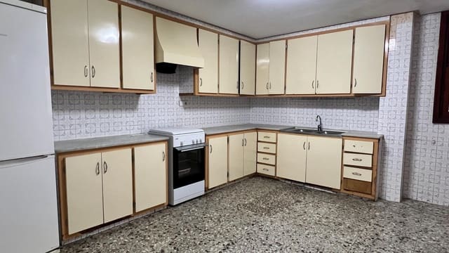 Piso de 4 habitaciones en Elche / Elx en venta - 223.000 € (Ref: 8938593)